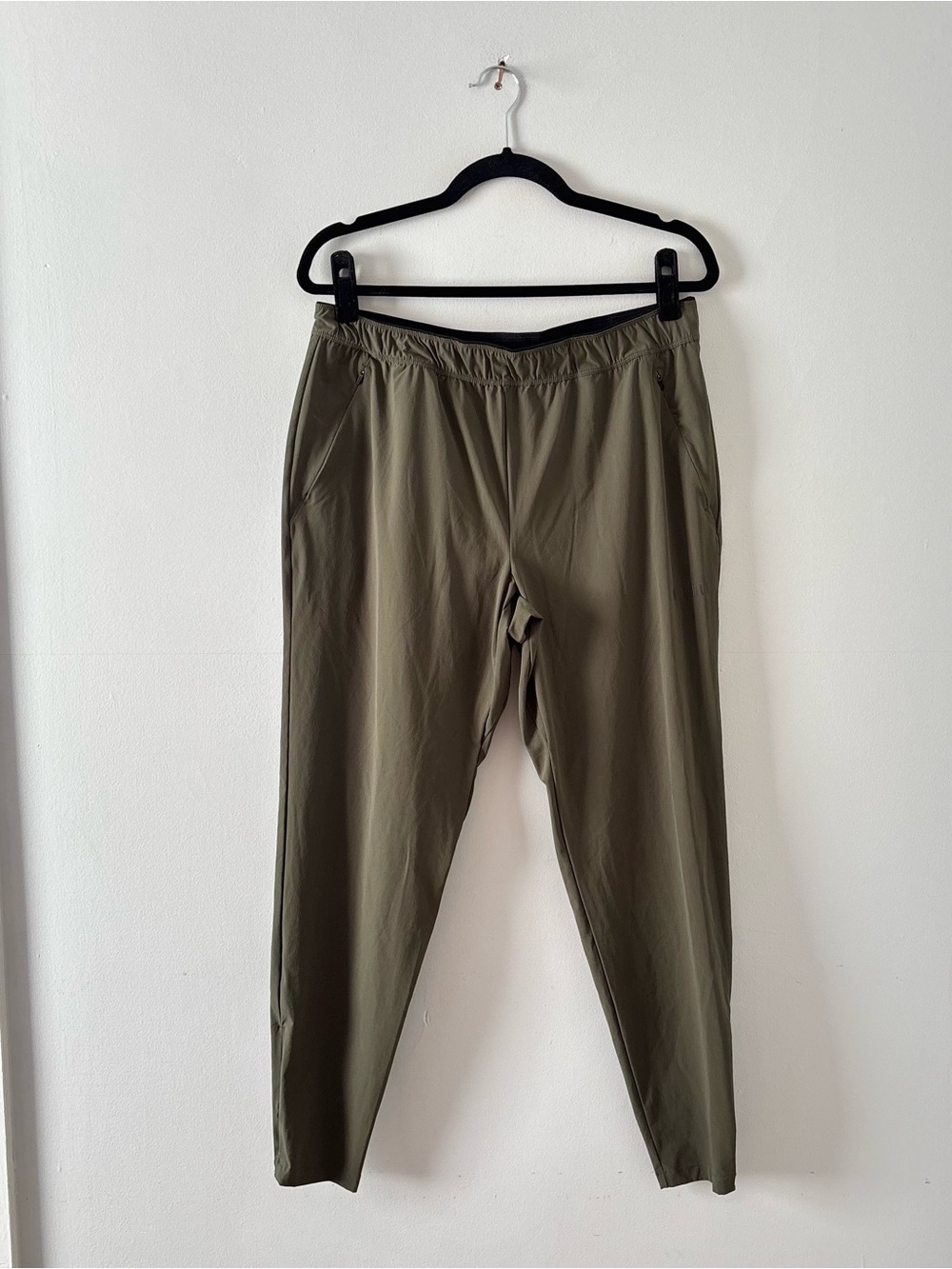 NOBULL Project Track Pant Tapered Athletic Bottoms Lightweight Army Green